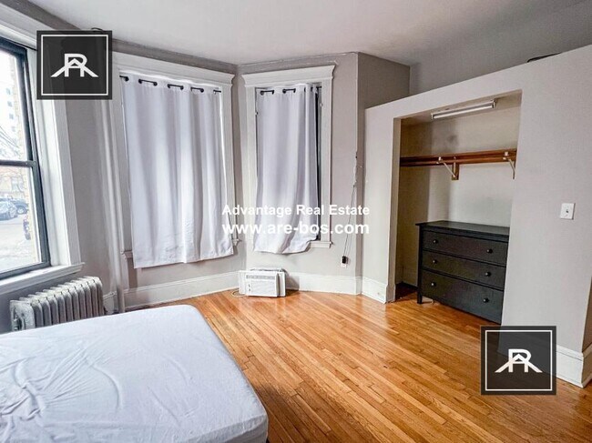 Building Photo - 4 bedroom in Allston MA 02134