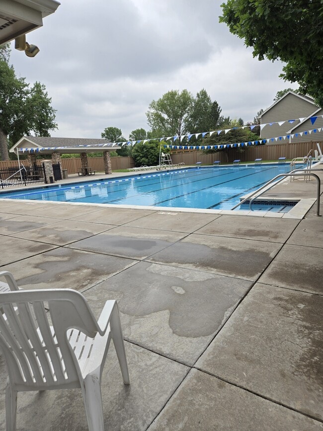 Building Photo - 5225 White Willow Dr