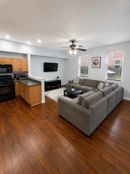 Living Room - 318 Mulberry St