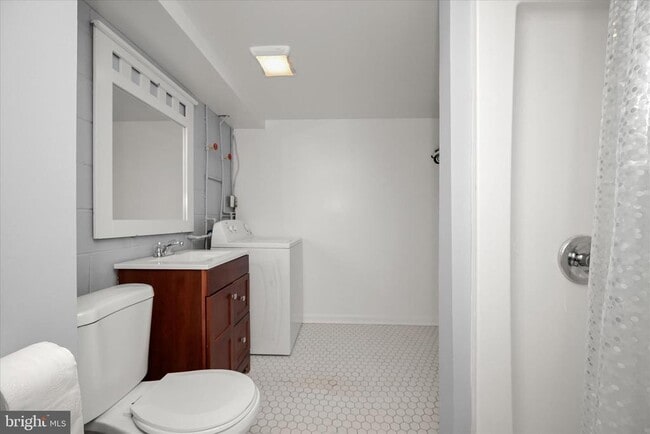 Building Photo - 1639 The Strand