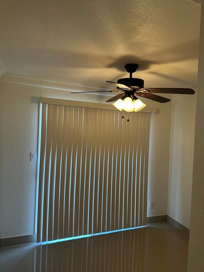 Building Photo - Modesto 3 Bedroom 2 Bath Home