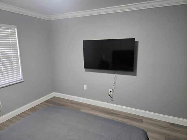 Building Photo - 5221 Bayshore Blvd