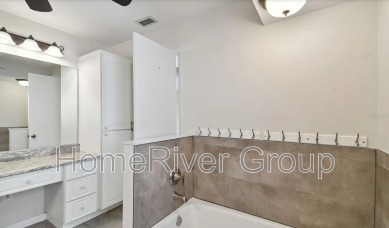 Building Photo - 16806 Rolling Rock Dr