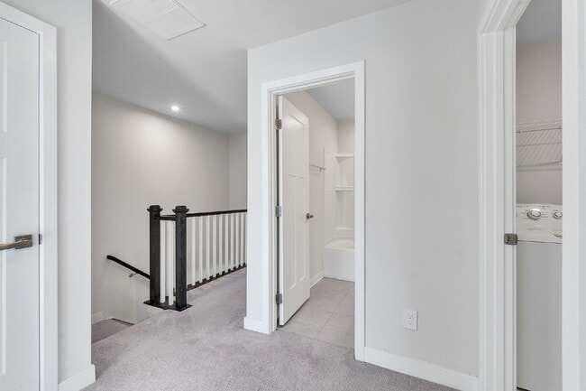 Building Photo - Beautiful 3 Bedroom, 2.5 Bathroom Townhome with 1-Car Garage $1,650/mo rent