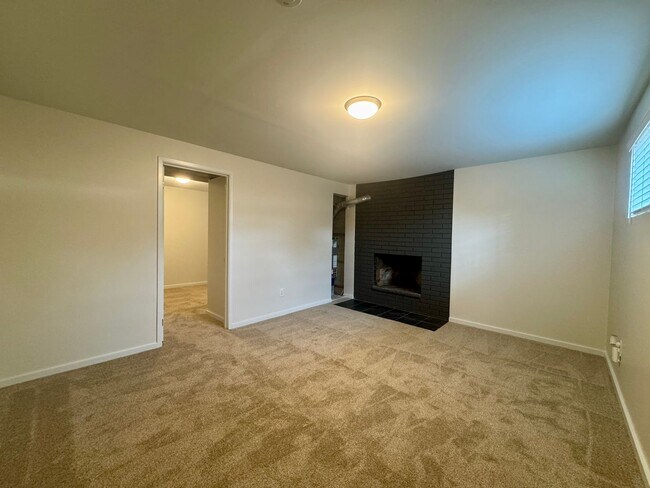 Building Photo - Newley Renovated Four-Bedroom Home