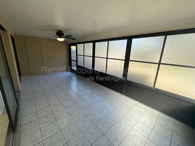 Building Photo - 805 SE 24th Ave