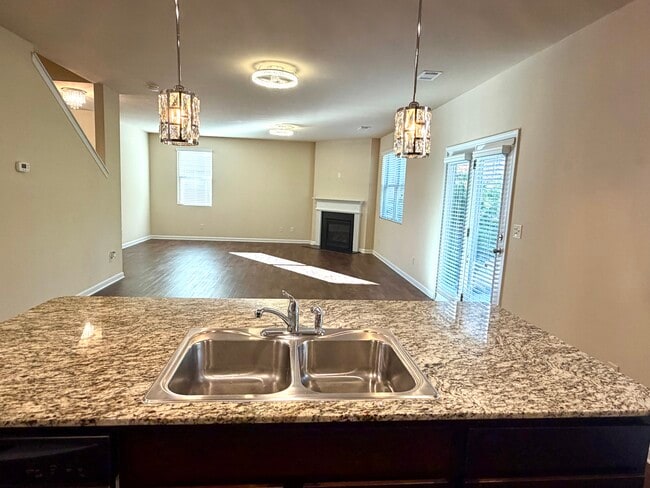 Building Photo - 8 Thimbleberry Dr