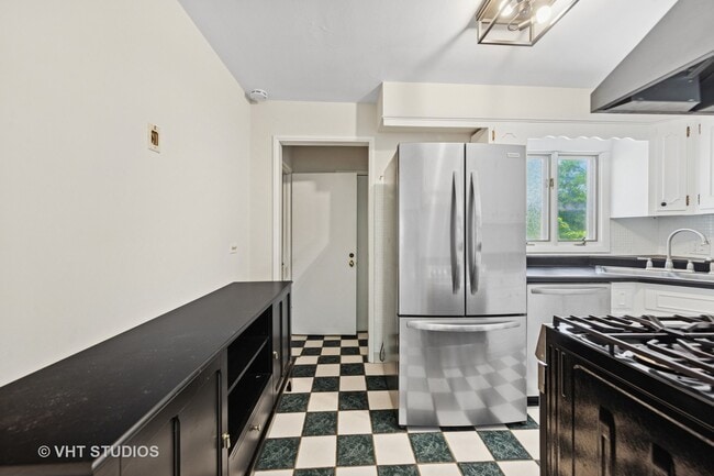 Building Photo - 35 E Washington Blvd
