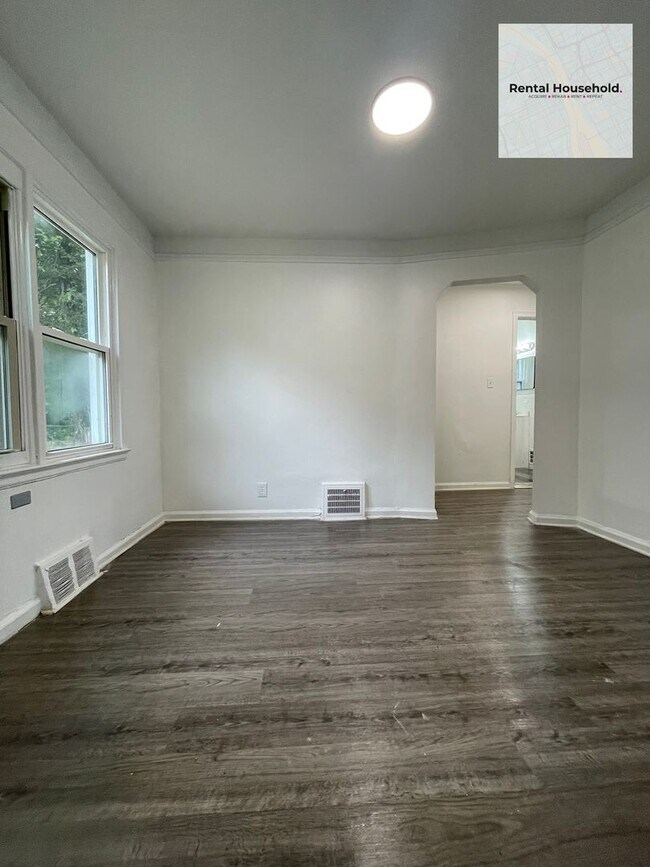 Building Photo - 18601 Pembroke Ave