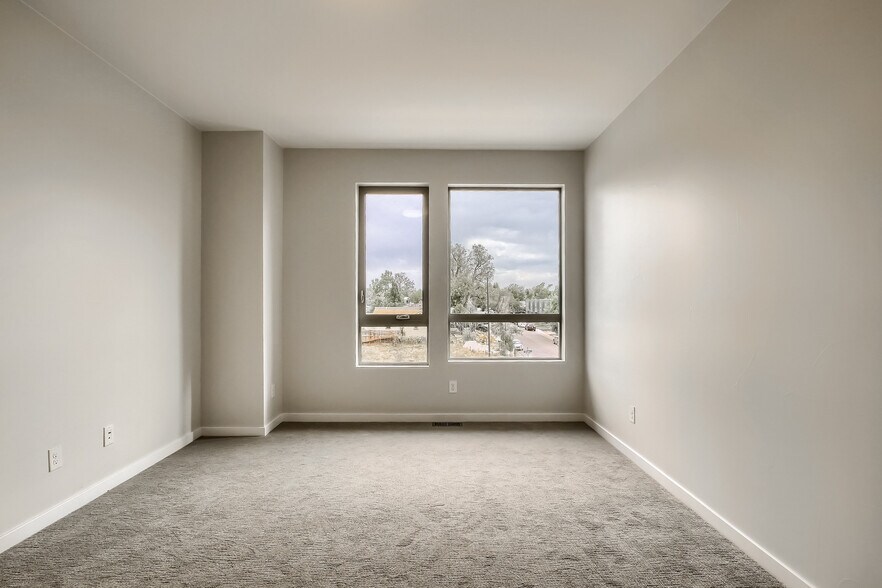 Building Photo - 2098 S Galapago St