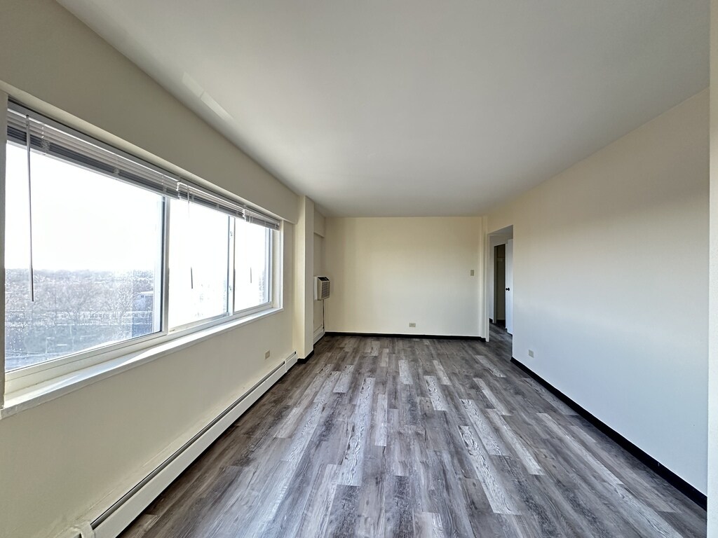 Building Photo - 1400 Chicago Ave