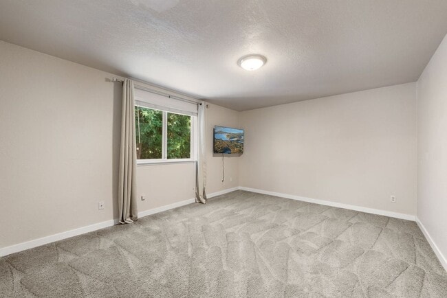 Building Photo - Stunning 4BR/2.5BA Home in Lake Forest Park ?