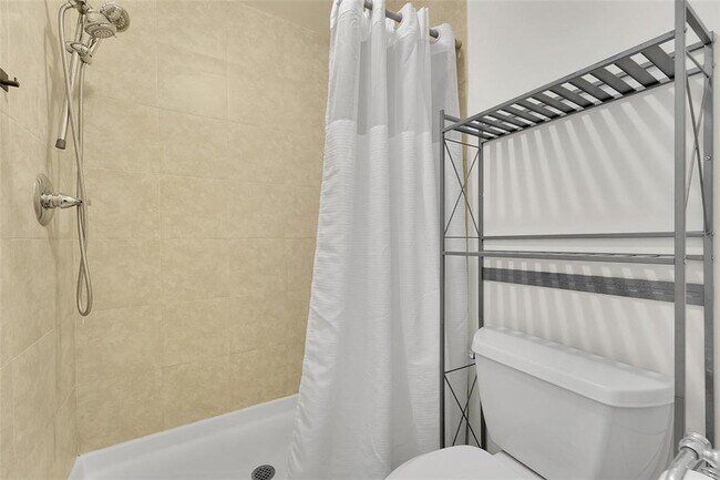 Building Photo - 3529 NW 35th St