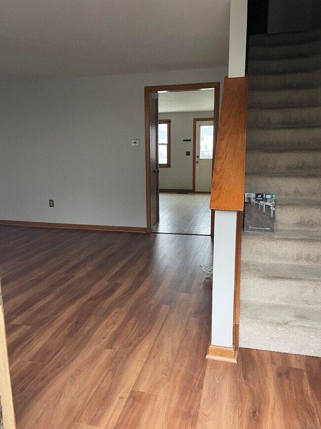 Building Photo - 4 Persimmon Ln