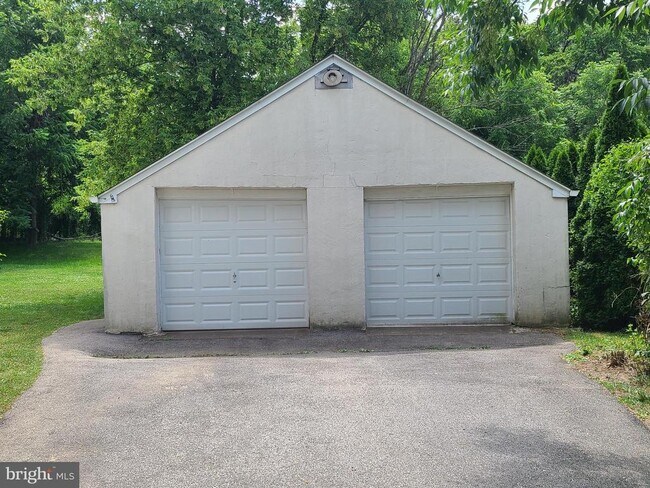 Building Photo - 3026 Crescent Ave