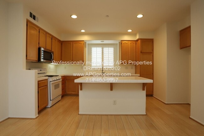 Building Photo - 187 Shattuck St