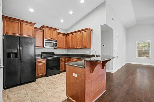 Building Photo - HEART OF DAPHNE!