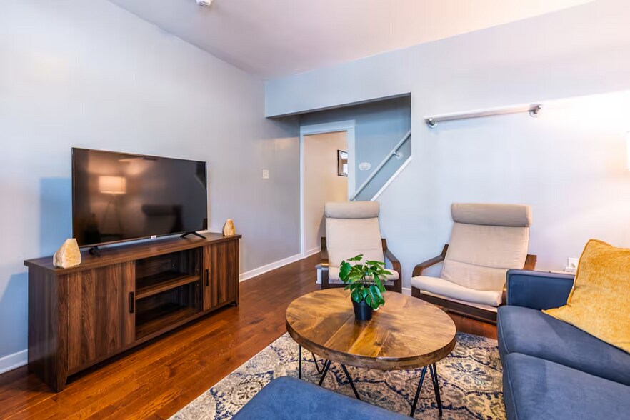 Living Room - 4210 Calvin St