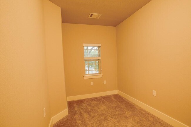 Building Photo - 10604 Wills Lp