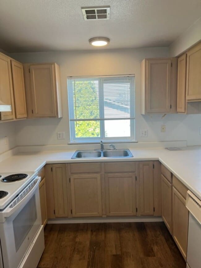 Building Photo - 3044 Sheraton Ct