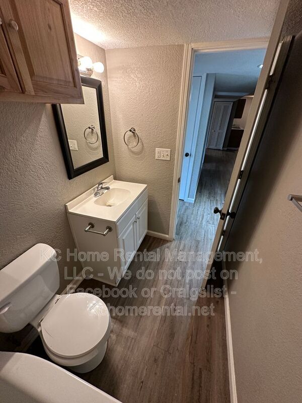 Building Photo - 300 Hill St