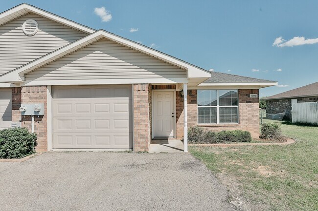 Building Photo - 16110/16112 Rolling Meadows Dr.