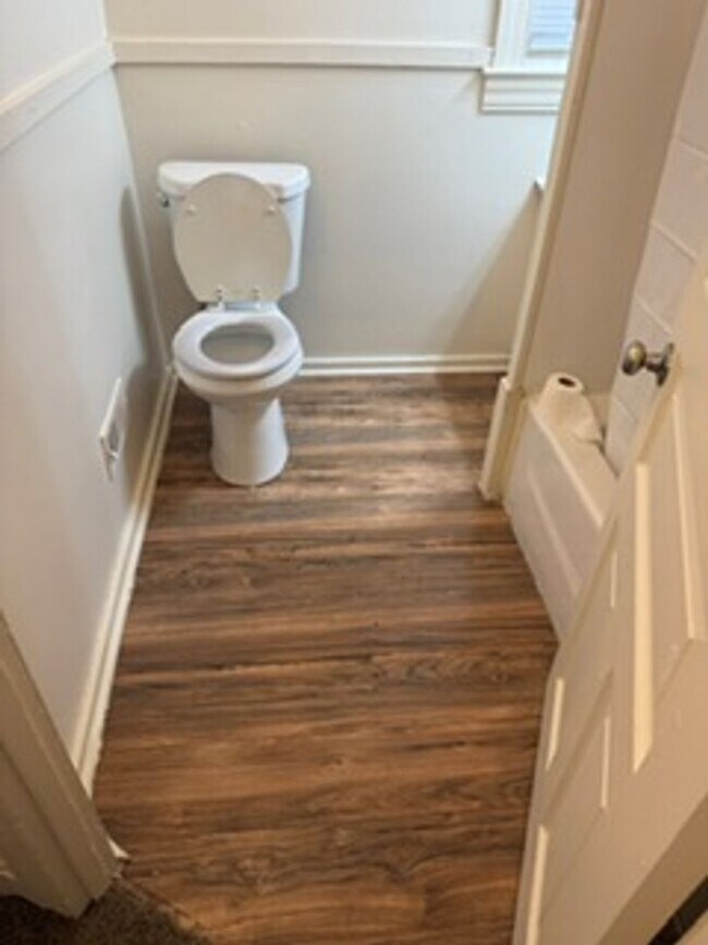 Building Photo - 1559 W King St