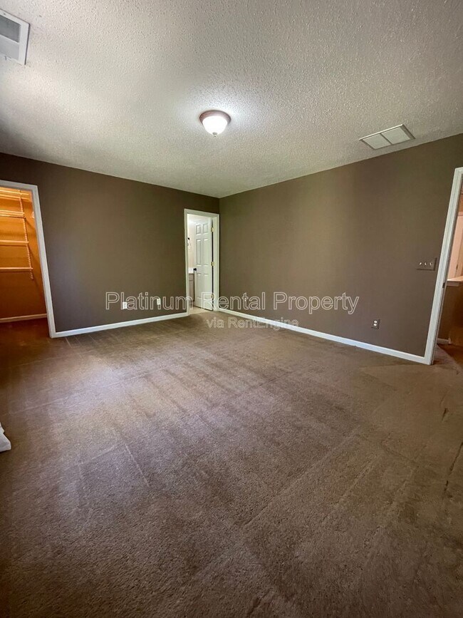 Building Photo - 845 Parc River Blvd