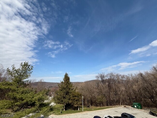 Building Photo - 2 Stowe Ct