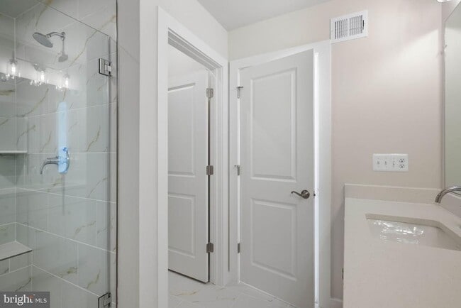 Building Photo - 1011 Venifena Terrace SE