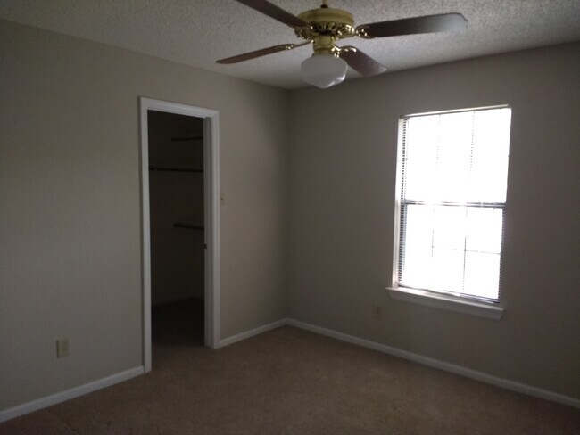 Building Photo - 2361 Shirecreek Cir