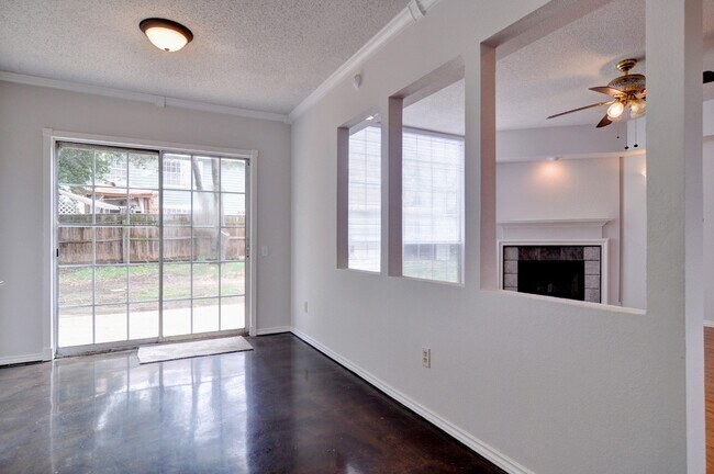 Building Photo - 2501 Country Creek Ln