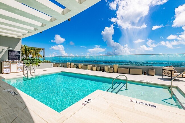 Building Photo - 1400 Biscayne Blvd