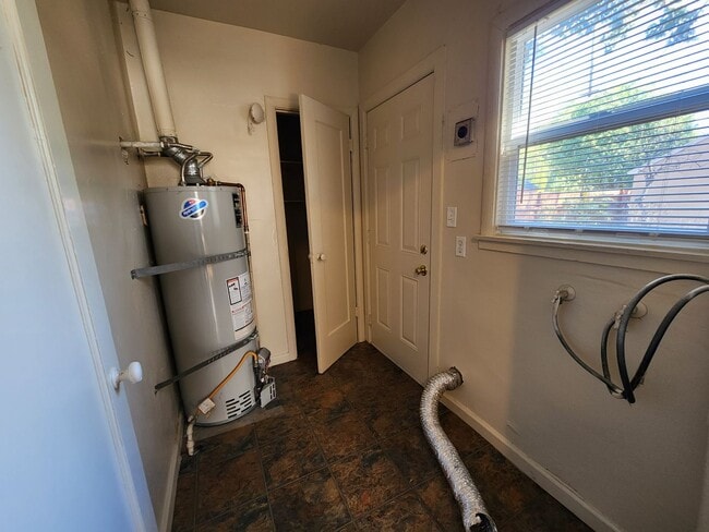 Building Photo - 3911 33rd St