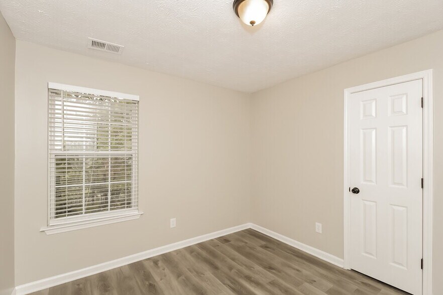 Building Photo - 2910 Water Lily Ct