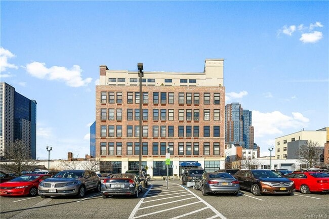 Building Photo - 25 Leroy Pl
