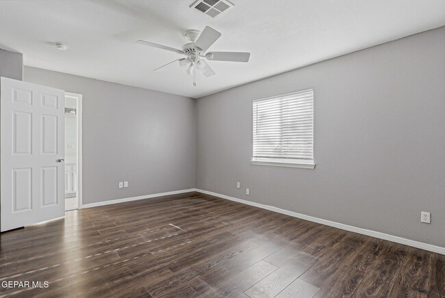 Building Photo - 305 De Palma Pl