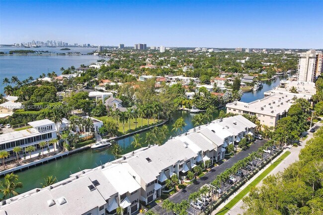 Building Photo - 2676 NE 135th St