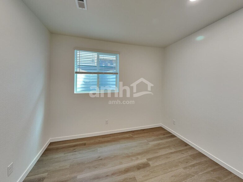 Building Photo - 26143 E Calhoun Pl