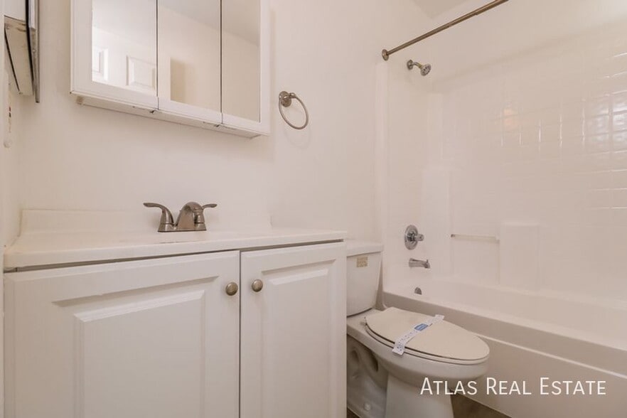 Building Photo - 12038 W Corrine Dr