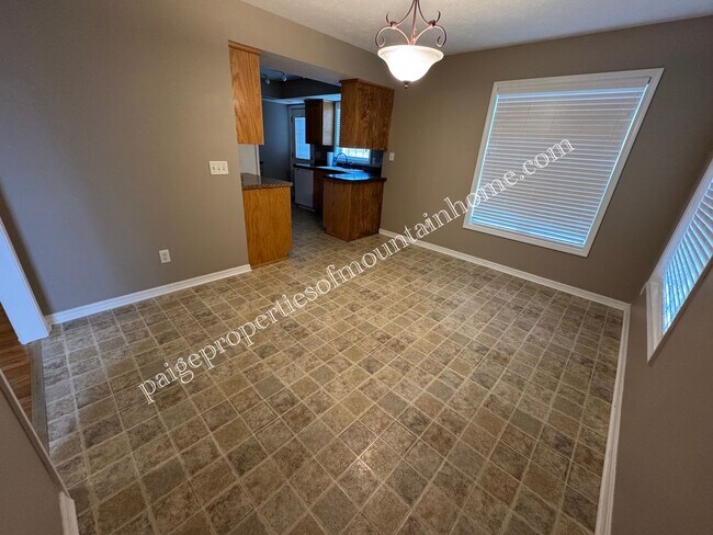 Building Photo - Charming 2-bedroom, 1-bath