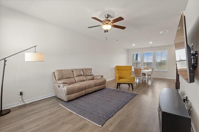 Building Photo - 2500 Forest Creek Dr