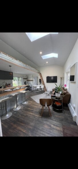 Building Photo - 128 N Putt Corners Rd