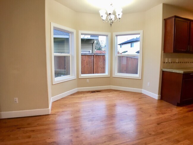 Building Photo - Stunning 3BD  Lake Shore Home with Office and Loft Area!  Gorgeous Finishes!