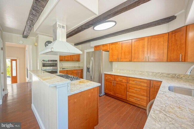 Building Photo - 701 Crestbrook Ave
