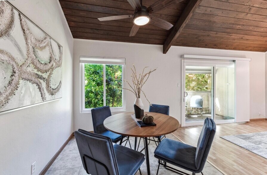 Building Photo - 2724 Oak Rd