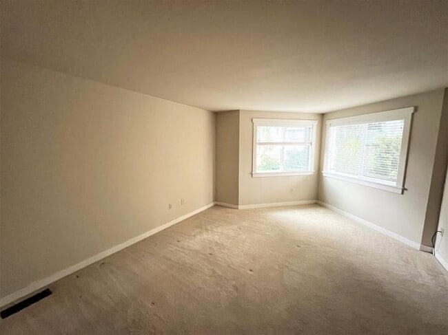 Building Photo - 3 bedroom in Kirkland WA 98033