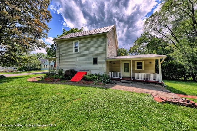 Building Photo - 153 Bross St
