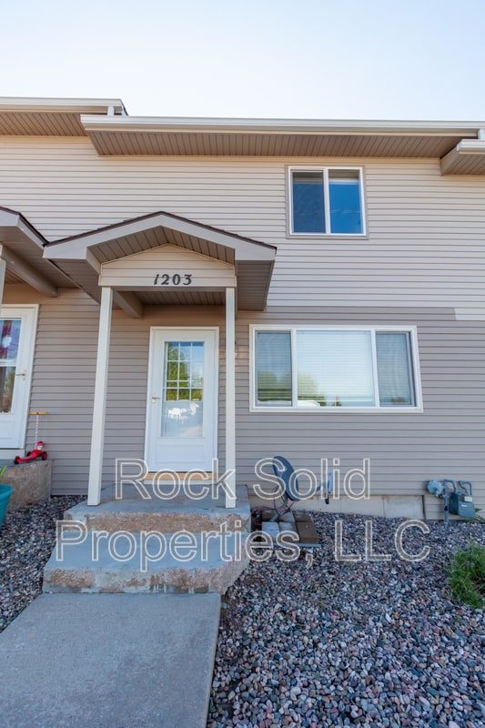 Building Photo - 1203 Crook Ave