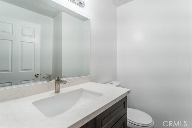 Building Photo - 14948 Moorpark St